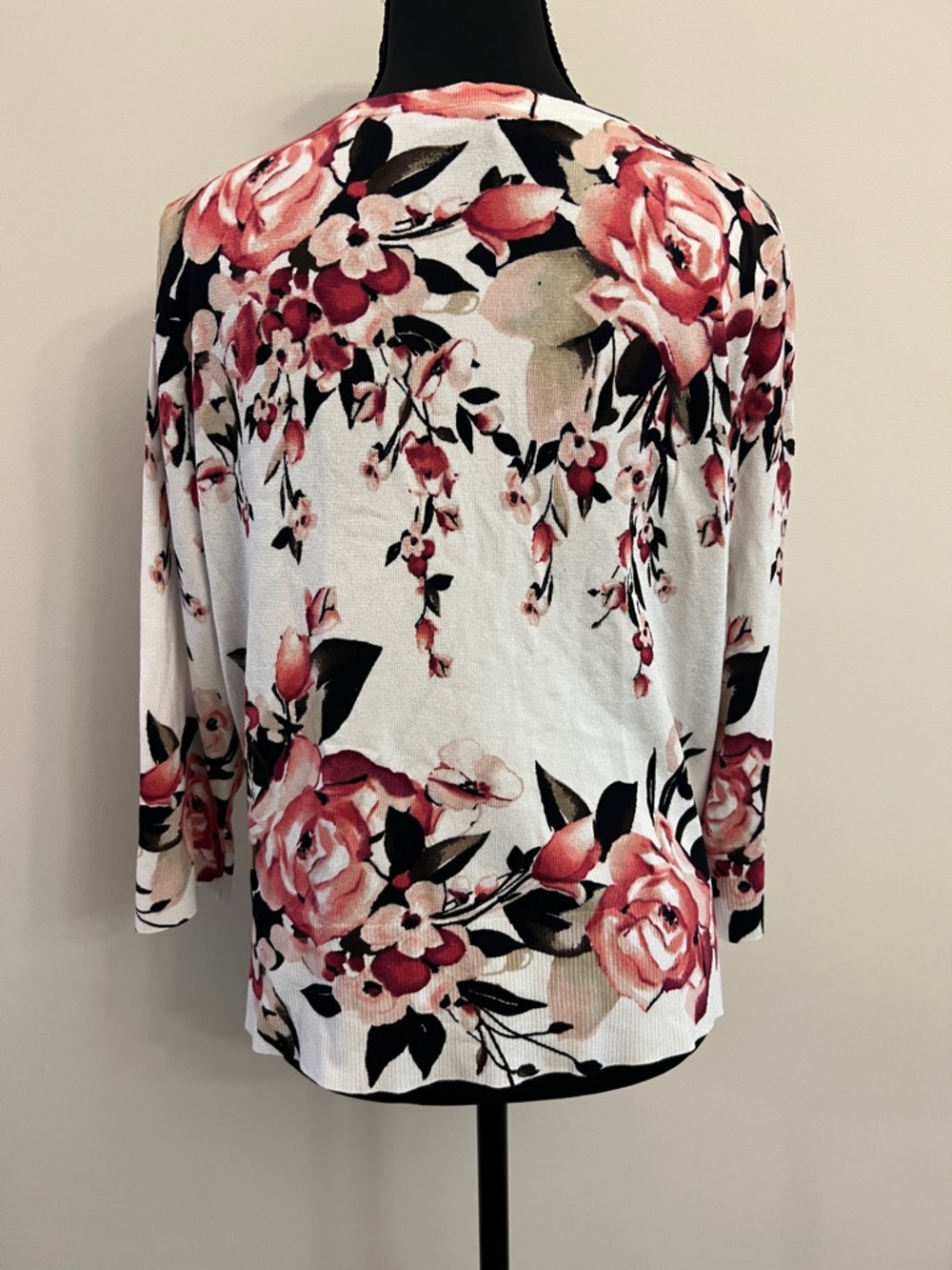 White House Black Market Pink & White Floral Button Cardigan - Picture 3 of 8
